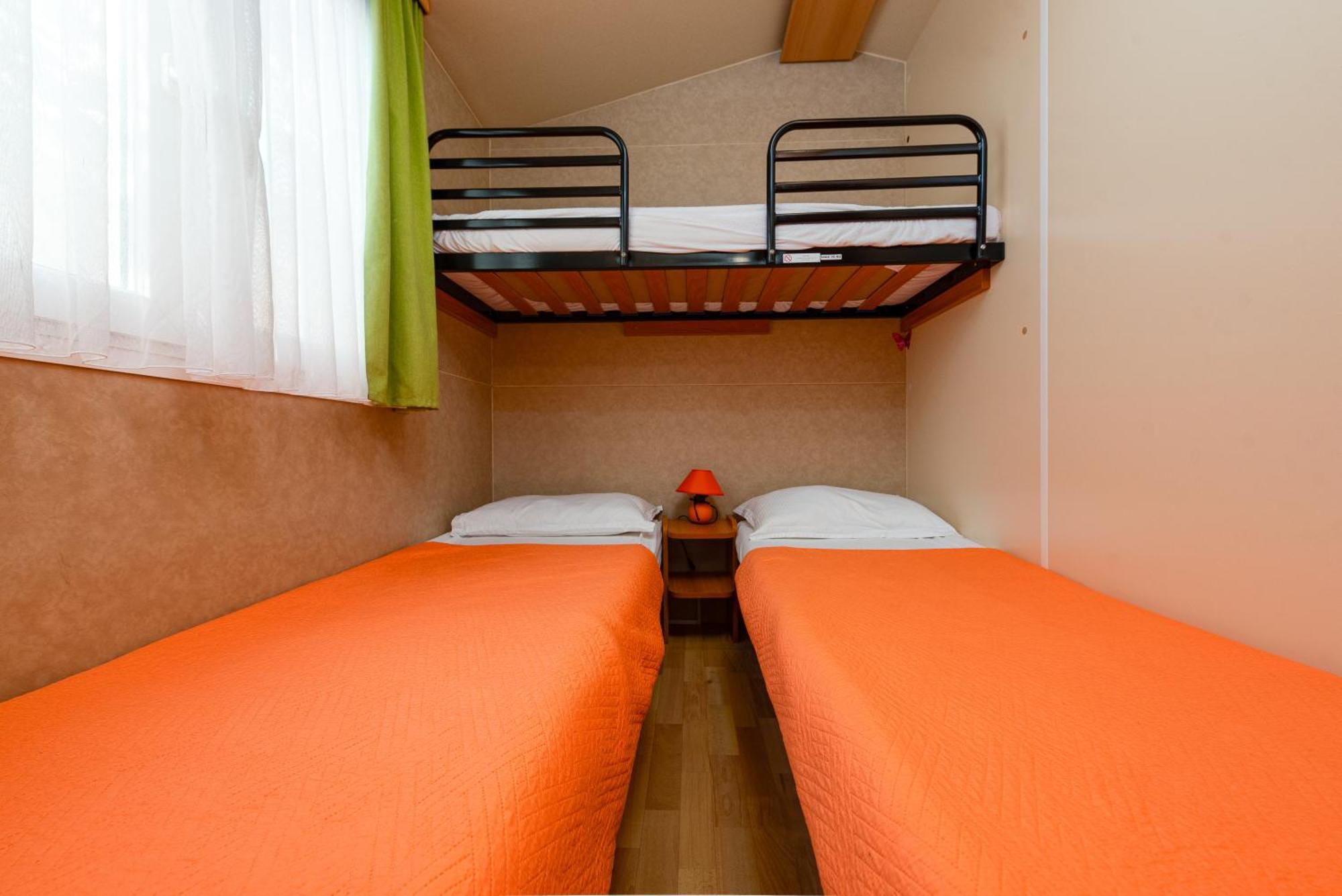 Camp Mrkva Mobile Homes With Pool Sukosan Luaran gambar