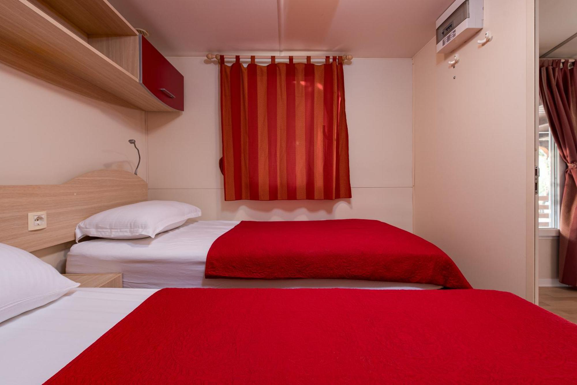 Camp Mrkva Mobile Homes With Pool Sukosan Bilik gambar